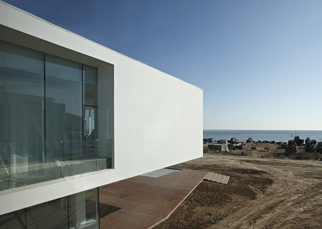 Huludao Beach Exhibit Centre by META-Project