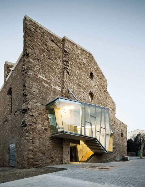 Auditorium in the Church of Saint Francis' Convent by David Closes