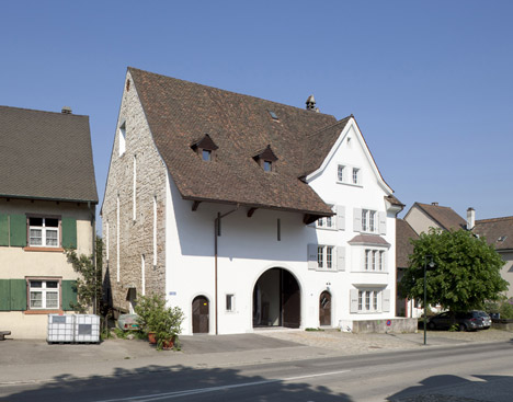 Kirchplatz Office and Residence by Oppenheim and Huesler Architekten