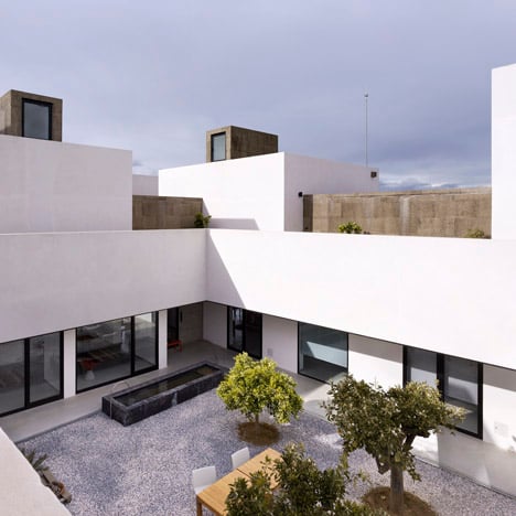Villa Extramuros by Vora Arquitectura
