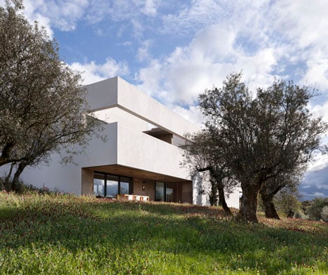 Villa Extramuros by Vora Arquitectura