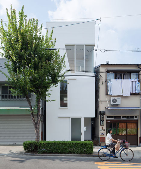 House in Tamatsu by Ido Kenji Architectural Studio