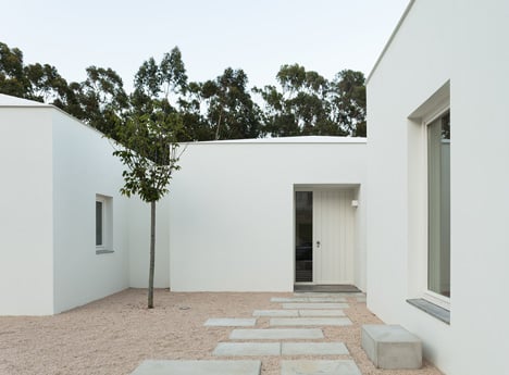 House in Belas by CHP Arquitectos