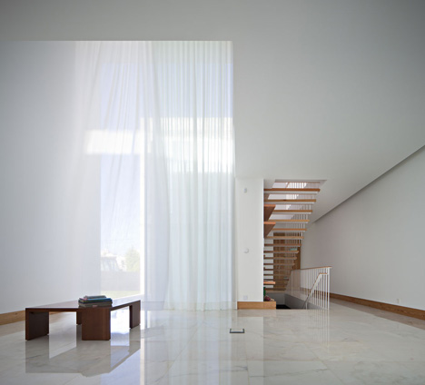 House in Moreira by Phyd Arquitectura