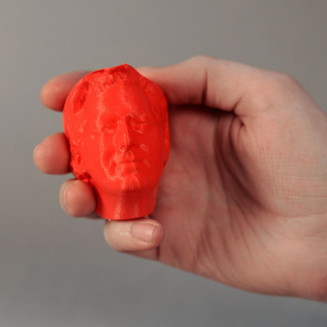 Makerbot photo booth prints 3D models of faces