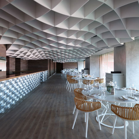 Vammos Restaurant by LM Architects