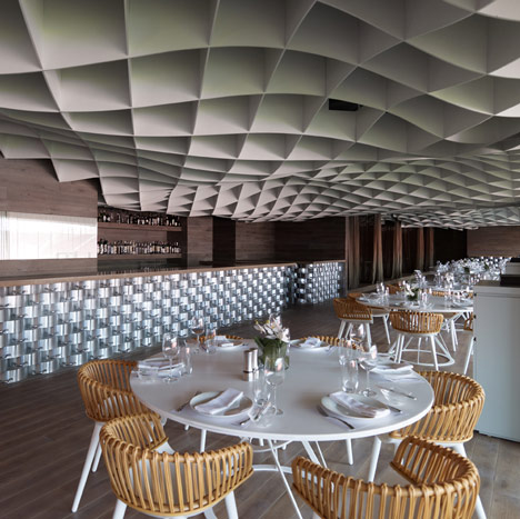 Vammos Restaurant by LM Architects