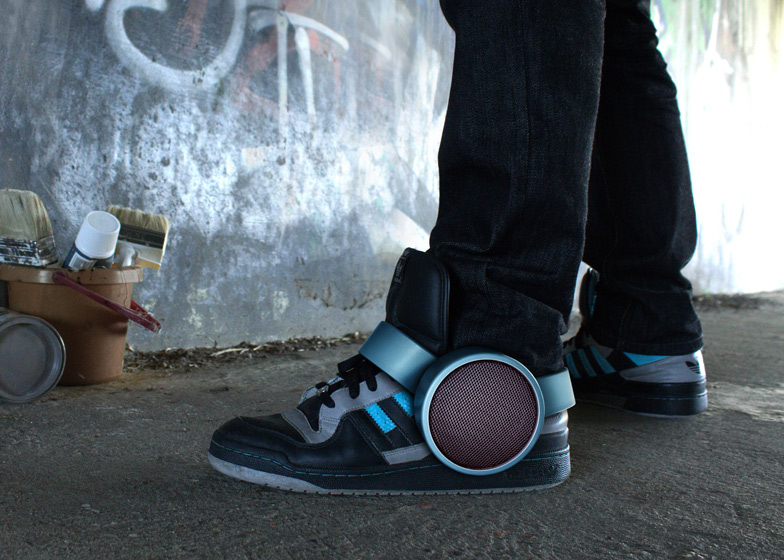 dezeen_Sneaker-Speaker-by-Ray-Kingston-Inc_ss1.jpg