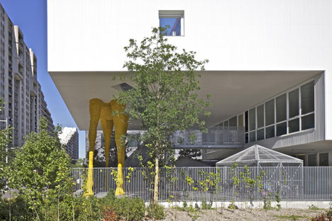 Giraffe Childcare Centre by Hondelatte Laporte Architectes