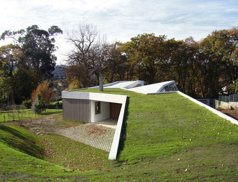 House and Atelier for Lara Rios by F451 Arquitectura