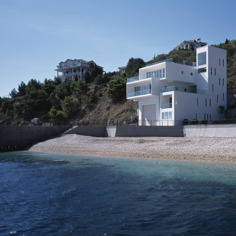 Foro Yacht House by Robin Monotti Architects