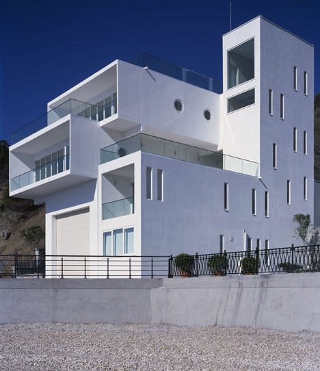 Foro Yacht House by Robin Monotti Architects