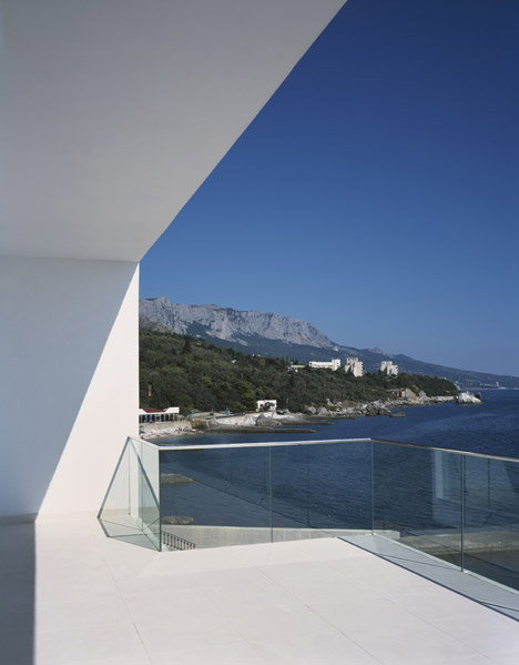 Foros Yacht House by Robin Monotti Architects