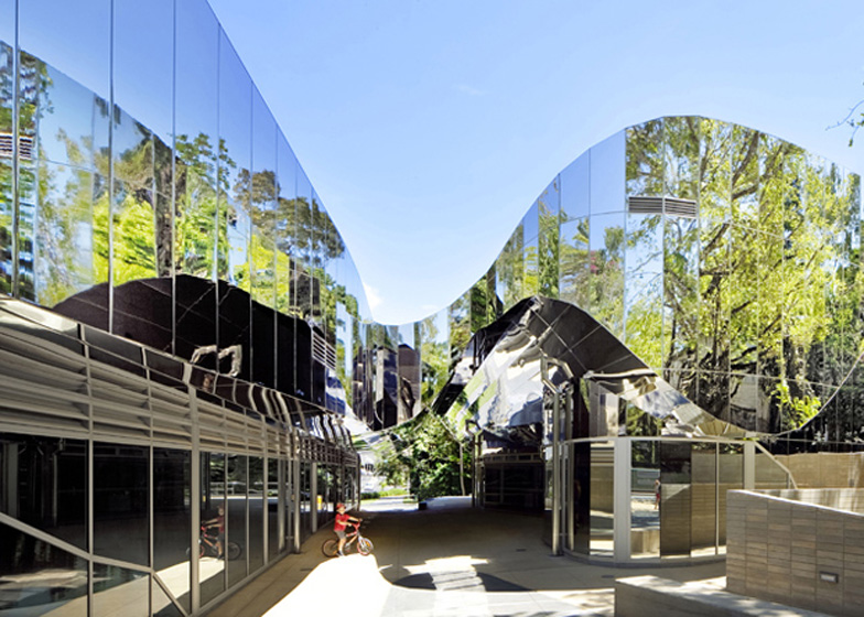 Cairns Botanic Gardens Visitors Centre By Charles Wright Architects