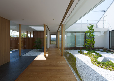House in Sanbonmatsu by Hironaka Ogawa