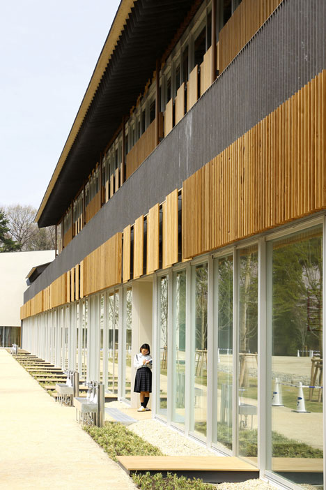 Teikyo University Elementary School by Kengo Kuma and Associates