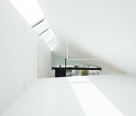 Arrow by Apollo Architects & Associates