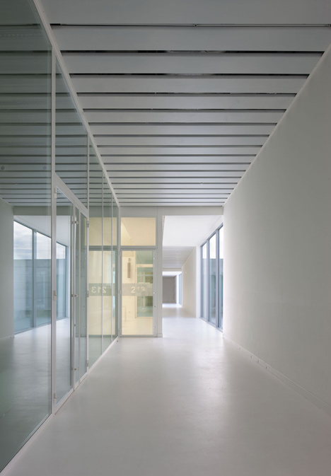 Health Faculty in Zaragoza by Taller Basico de Arquitectura