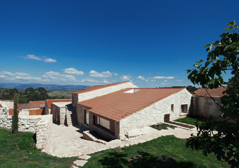 House in Serra de Janeanes by João Branco