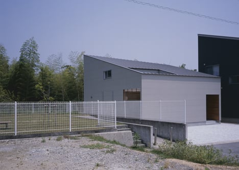 House in Kamihachiman by Horibe Associates