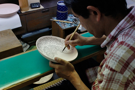 Patterned porcelain ceramics by Nendo