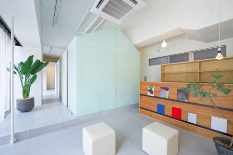 Dental Clinic in Nakayamate by Tato Architects