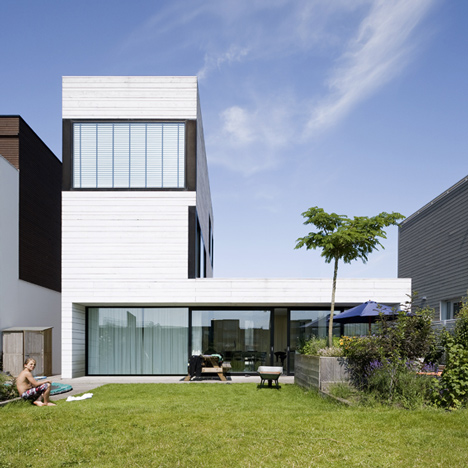 Urban Villa in Amsterdam by Pasel Kuenzel Architects