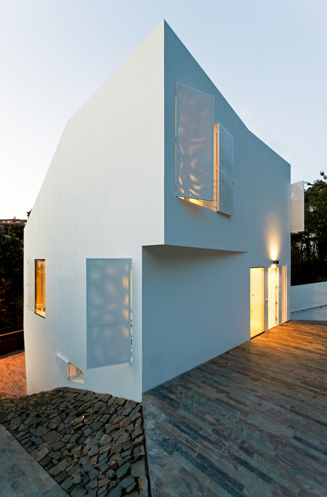 Vallvidrera House by YLAB Arquitectos