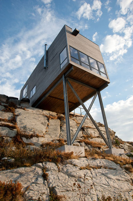 Cliff House by MacKay-Lyons Sweetapple Architects is perched over a sheer rock face