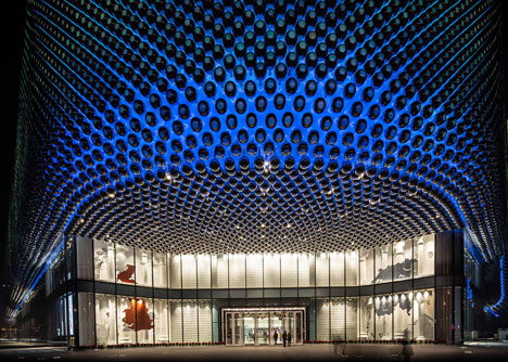 Shopping centre covered in silver balls by UNStudio