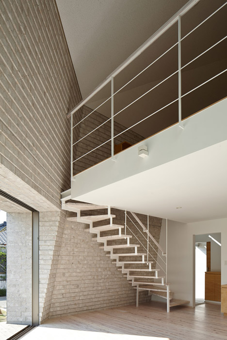 Shirasu house with volcanic soil brickwork by Aray Architecture