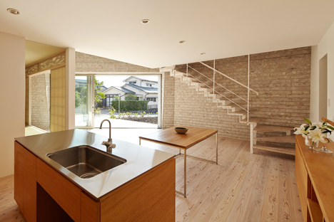 Shirasu house with volcanic soil brickwork by Aray Architecture