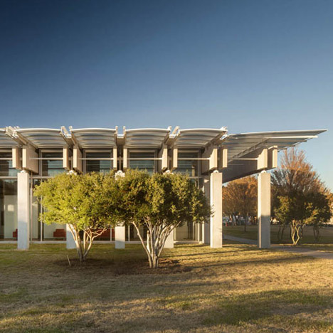 Renzo Piano completes extension to Louis Kahn's Kimbell Art Museum