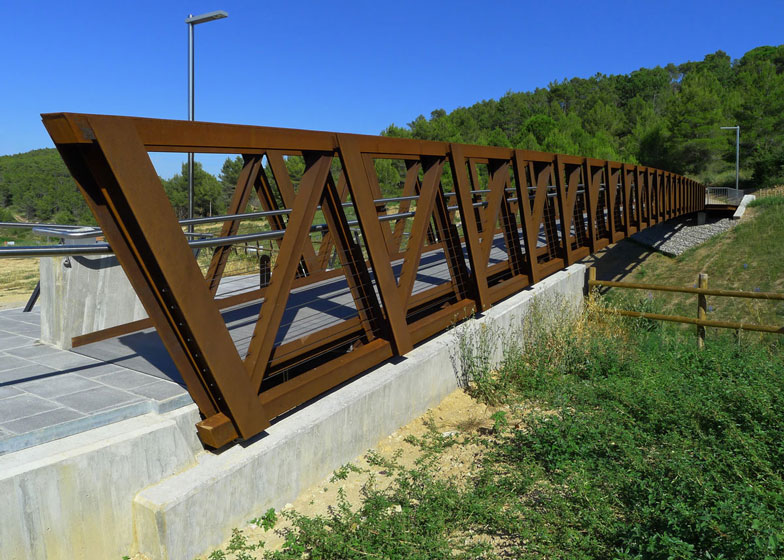 Welded Steel Cantilevered Footbridges : sculptural footbridge