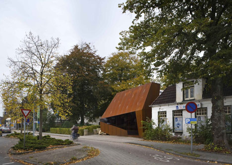 Corten steel office facade by Möhn + Bouman