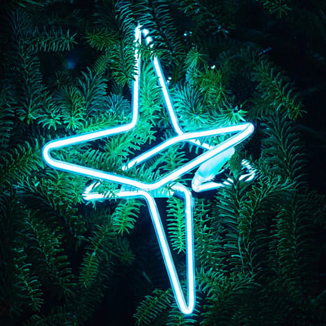 Glowing stars by Pernilla Ohrstedt decorate Christmas tree in London hotel