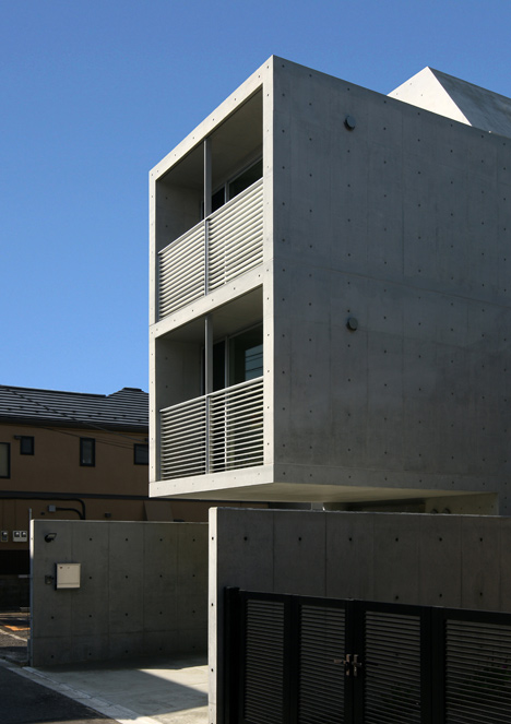 House at Minamikarasuyama by atelier HAKO architects