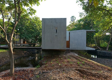 House on a stream by Architecture Brio