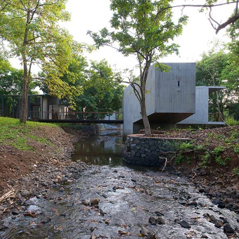 House on a stream by Architecture Brio
