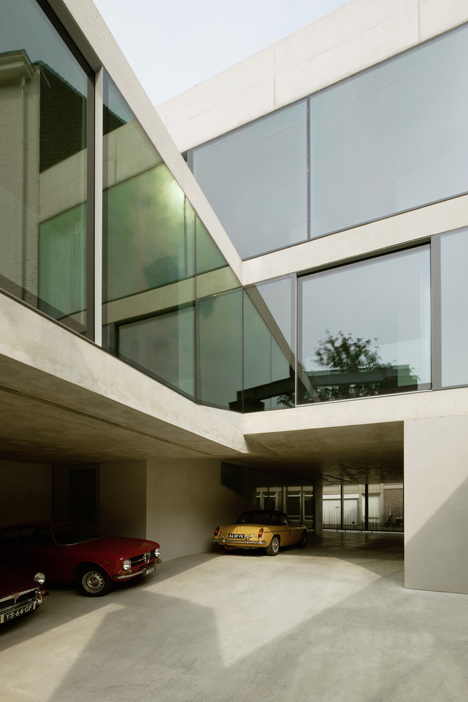 Wiel Arets completes a glazed house for a vintage car collector 