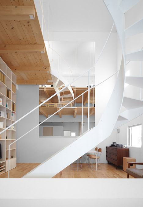 Case house with two staircases by Jun Igarashi Architects
