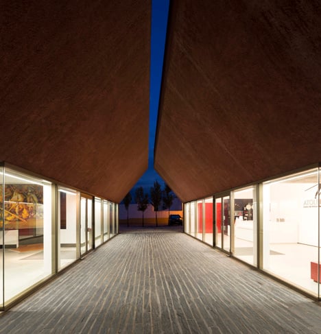 Red concrete visitor centre by Gonçalo Byrne tells the story of the Battle of Atoleiros
