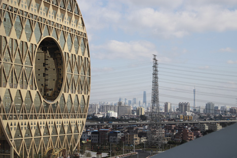 Doughnut-shaped skyscraper completes in Guangzhou