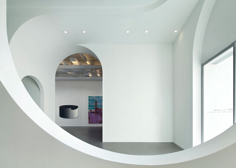Hongkung Museum of Fine Art Gallery curved interior archways by penda