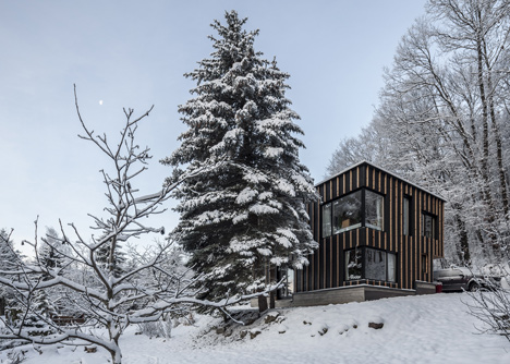 House in the woods in Hungary built in two days by T2.a Architects