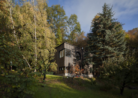 House in the woods in Hungary built in two days by T2.a Architects