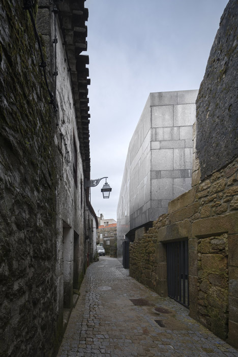 Jewish cultural centre with an acutely angled corner by Goncalo Byrne Arquitectos
