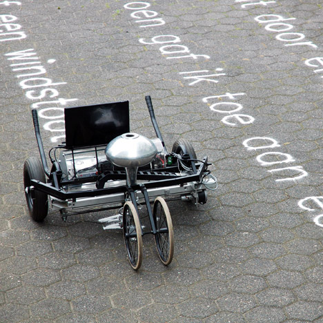 Gijs van Bon's Skryf machine "writes poems on the ground with sand"