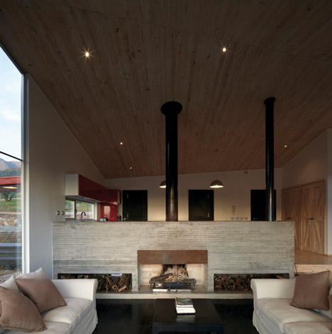 WA House in Chile by MAPA
