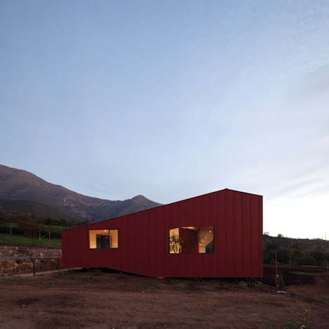 WA House in Chile by MAPA